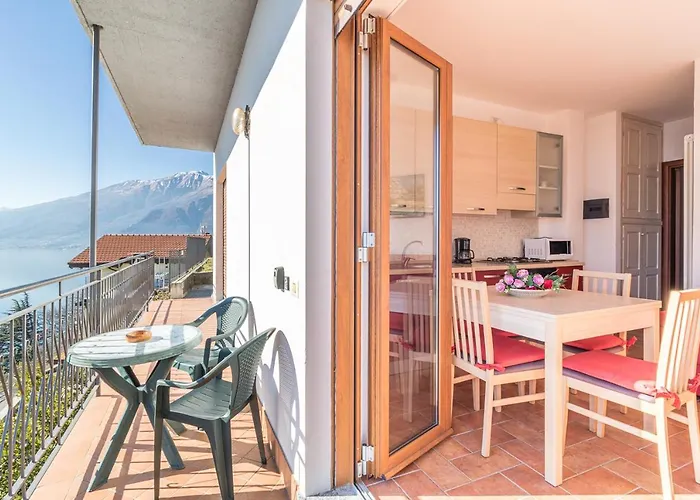 Alex 2 In Apartment *